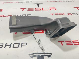 Воздуховод центральной панели Rivian R1T 1 поколение 2022, PT00000840-H