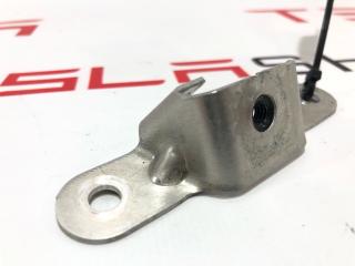 Кронштейн крепления обшивки двери Tesla Model S 1 поколение (2012 - 2016), 1003540-00-A
