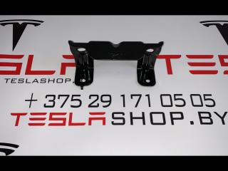 Кронштейн крепления рамы второго ряда сидений Tesla Model 3 1 поколение 2019, 1097222-00-A, 1549187-00-A