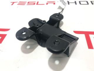 Кронштейн крепления ручки Tesla Model S 1 поколение (2012 - 2016), 1008413-00-C