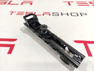 Кронштейн крепления ремня безопасности Tesla Model Y 1 поколение 2021, 1068130-01-B