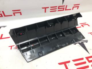 Кронштейн (крепление) коврового покрытия багажника Tesla Model S 1 поколение (2012 - 2016), 1009173-00-C