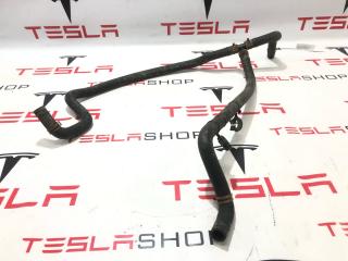 Шланг охлаждения от тройного клапана к радиатору Tesla Model S 1 поколение (2012 - 2016), 6007351-00-E, 6008298-00-E