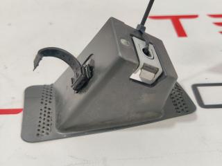 Кронштейн крепления фары противотуманной левой Tesla Model X 1 поколение 2018, 1036627-00-C