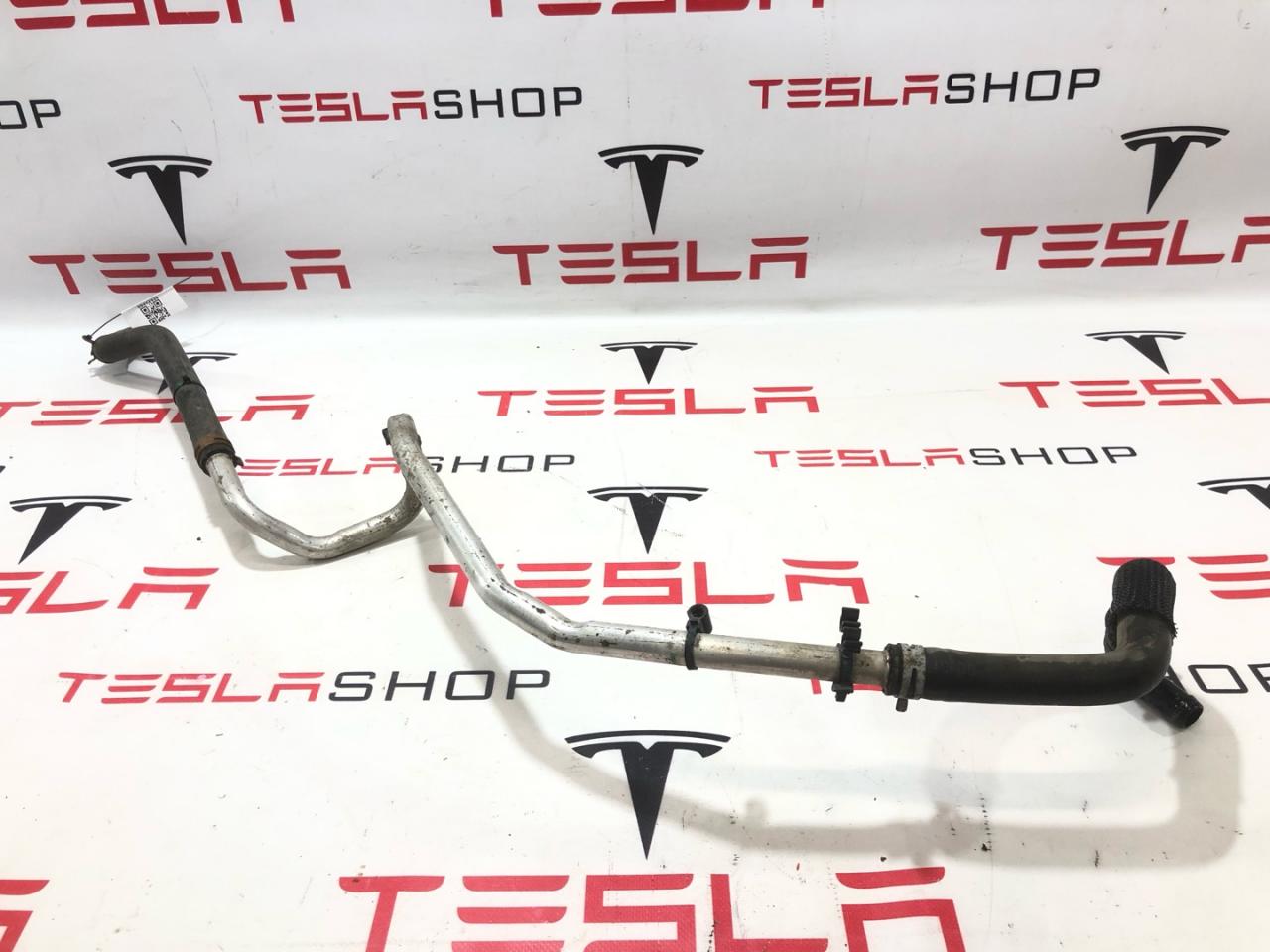 Трубка охлаждения мотора Tesla Model S 1 поколение (2012 - 2016), 6007340-00-E - фото №1