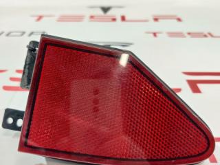 Отражатель фонаря на заднем крыле Tesla Model S 1 поколение (2012 - 2016), 1010363-00-E, 1022421-00-C