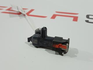 Датчик удара, стойки B/C Tesla Model 3 1 поколение 2019, 1036761-00-A