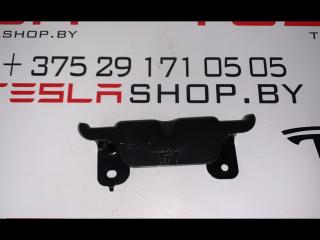 Кронштейн крепления рамы второго ряда сидений Tesla Model 3 1 поколение 2019, 1097222-00-A, 1549187-00-A