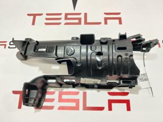 Кронштейн накладки, подъемной задней двери Tesla Model X 1 поколение 2018, 1055012-04-D