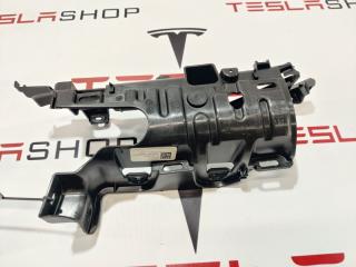 Кронштейн накладки, подъемной задней двери Tesla Model X 1 поколение 2018, 1055048-06-J, 1051548-00-E, 1058389-16-C