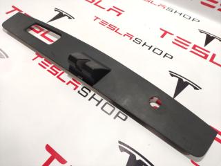накладка двери (крышки) багажника Tesla Model X 1 поколение 2018, 1037897-00-E, 1037898-00-D