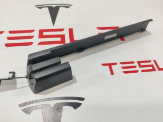 Заглушка салазки сиденья Tesla Model X 1 поколение 2018, 1061614-00-E