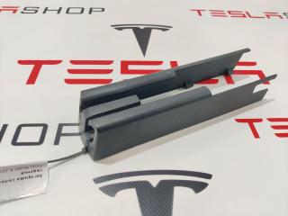 Заглушка салазки сиденья Tesla Model X 1 поколение 2018, 1061613-00-D
