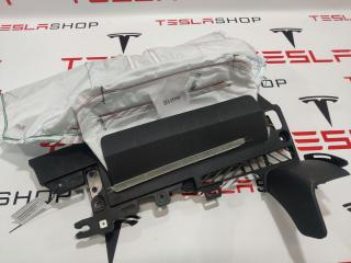 подушка безопасности коленная Tesla Model Y 1 поколение (2020 - 2025), 1077825-00-D, 1508367-00-A, 1143753-00-A
