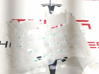 Кронштейн крепления фишек (разъемов) Tesla Model X 1 поколение 2018, 1043275-00-D