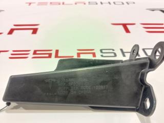 Кронштейн пластика стеклоочистителей Tesla Model X 1 поколение 2018, 1055405-00-B, 1036245-00-B