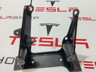 Кронштейн накладки, стойки В Tesla Model X 1 поколение 2018, 1052518-00-H