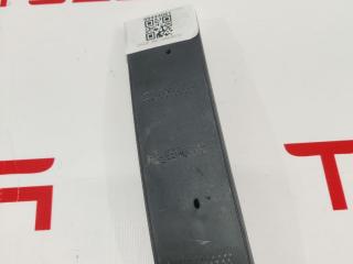 Кронштейн крепления фары противотуманной правой Tesla Model S 1 поколение (2012 - 2016), 1003126-00-B