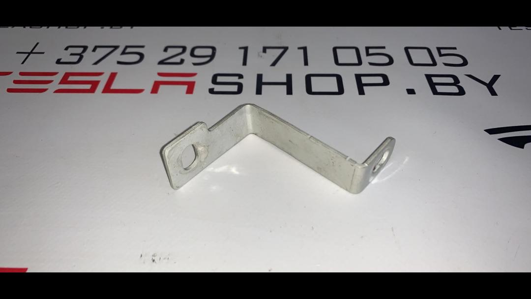 Кронштейн крепления контакта минус Tesla Model 3 1 поколение 2019, 1078345-00-A - фото №1