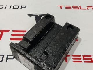 Панель заполнения пустот (2-й ряд) Tesla Model X 1 поколение 2018, 1092179-00-A