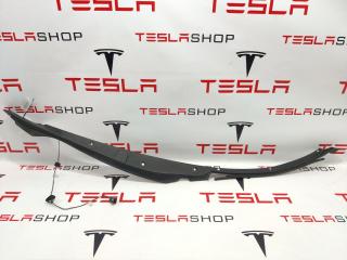 Накладка закрытия подъемной задней двери Tesla Model X 1 поколение 2018, 1037559-00-D