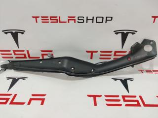 Накладка закрытия подъемной задней двери Tesla Model X 1 поколение 2018, 1037560-00-F