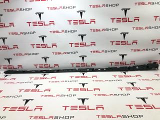 Кронштейн крепления накладки порога рокерной панели Tesla Model X 1 поколение 2018, 1046690-00-B