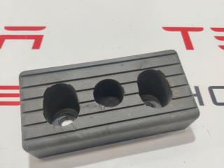 Опора под домкрат (подушка) Tesla Model X 1 поколение 2018, 1045887-00-B