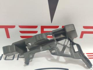 Кронштейн накладки, стойки C Tesla Model X 1 поколение 2018, 1056083-00-C, 1051825-00-B
