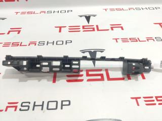 Кронштейн порога двери Tesla Model X 1 поколение 2018, 1053726-00-B