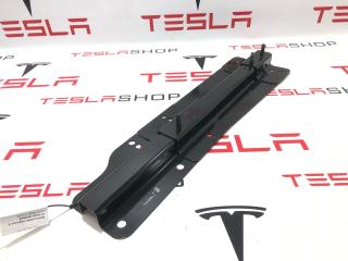 Кронштейн сиденья 2-го ряда правый Tesla Model X 1 поколение 2018, 1086131