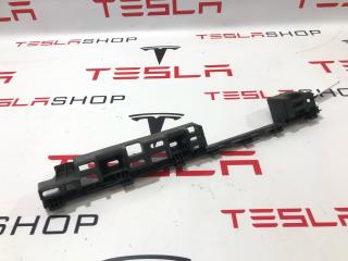 Кронштейн порога двери Tesla Model X 1 поколение 2018, 1056095-00-B, 1051827-00-B