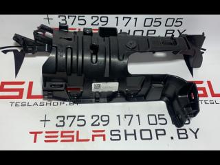 Кронштейн накладки, подъемной задней двери Tesla Model X 1 поколение 2020, 1055050-07-J