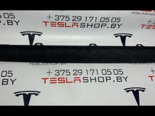 Накладка межсекционная подъемной задней двери Tesla Model X 1 поколение 2020, 1051547-06-C