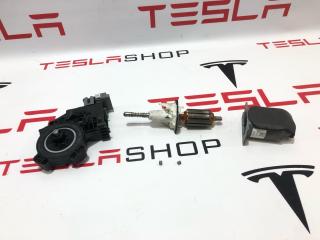 моторчик стеклоподъемника задний правый Tesla Model X 1 поколение 2018, 1028821-00-C