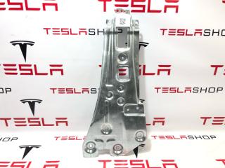 Кронштейн багажника боковой Tesla Model X 1 поколение 2018, 1051362-S0-D, 1086806-00-A