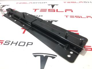 Кронштейн сиденья 2-го ряда левый Tesla Model X 1 поколение 2018, 1086131
