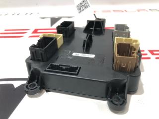 модуль управления двери Tesla Model X 1 поколение 2018, 1062056-00-D, 1062056-10-B