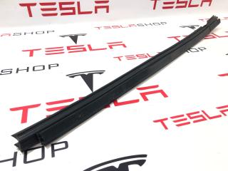 Уплотнитель стекла Tesla Model X 1 поколение 2018, 1032180-00-C, 1483694-00-A