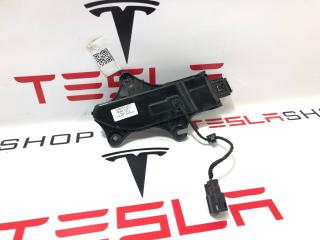 ручка наружная задняя левая Tesla Model X 1 поколение 2018, 1045157-00-D