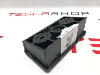 Опора под домкрат (подушка) Tesla Model X 1 поколение 2018, 1045887-00-B