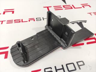 Кронштейн багажника боковой Tesla Model X 1 поколение 2018, 1066847-00-D