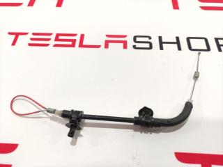 Трос открытия лючка порта зарядки Rivian R1T 1 поколение 2022, PT00001588-K