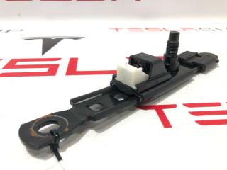 Кронштейн крепления ремня безопасности Tesla Model X 1 поколение 2018, 1036735-00-C, 5355162426