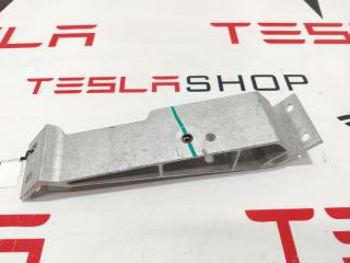 кронштейн (крепление) Tesla Model X 1 поколение 2018