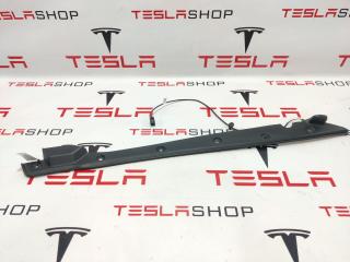 Датчик прижатия (накладка крышки багажника) Tesla Model X 1 поколение 2018, 1042393-00-C, 1056300-00-C
