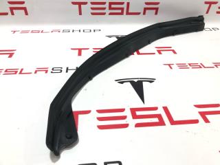 уплотнитель двери Rivian R1T 1 поколение 2022, PT00002355