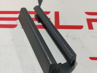 Заглушка салазки сиденья Tesla Model 3 1 поколение 2019, электро, 1097490-00-B, 1551555-00-C