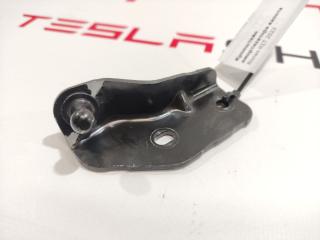 Кронштейн амортизатора капота (шаровый) Rivian R1T 1 поколение 2022, PT00002386-F, 15574.D