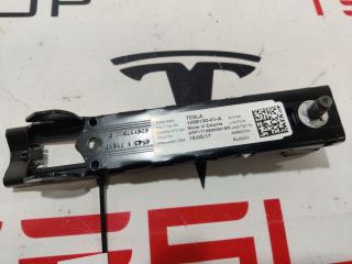 Кронштейн крепления ремня безопасности Tesla Model 3 1 поколение 2019, электро, 1068130-01-A